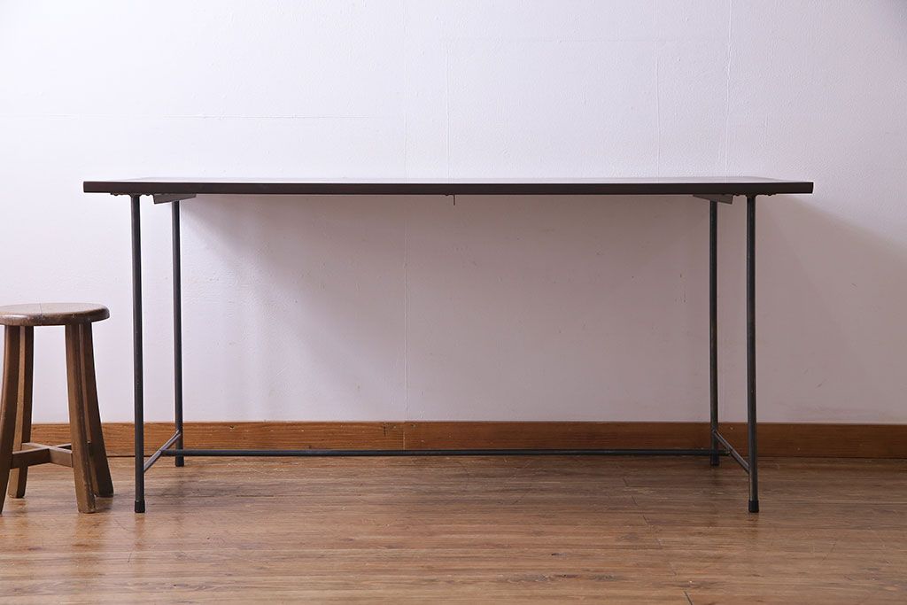 オリジナル　濃い色合いが落ち着いた雰囲気の鉄脚テーブル(ダイニングテーブル)(1)