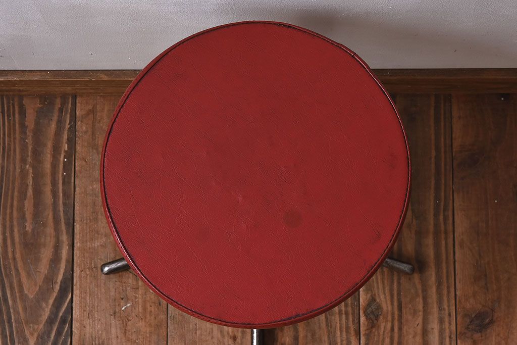 ヴィンテージ家具　イギリスビンテージ　当時物合皮のシャビーな回転椅子(スツール)(1)