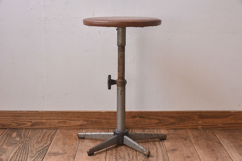 ヴィンテージ家具　イギリスビンテージ　当時物合皮のシャビーな回転椅子(スツール)(2)