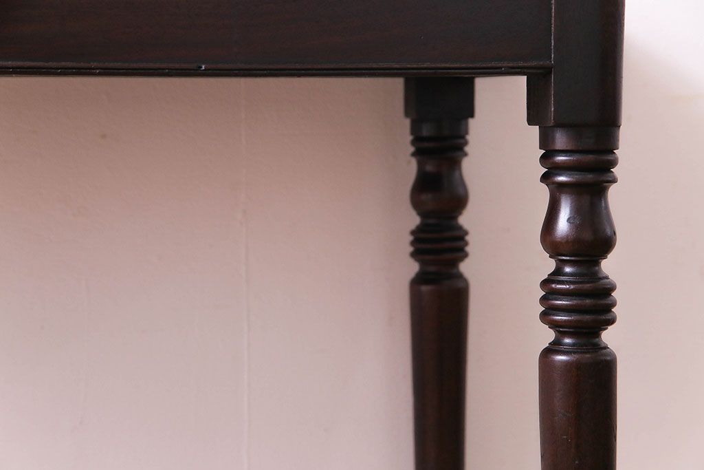 アンティーク家具　フランスアンティーク　マホガニー材　落ち着いた雰囲気が品のあるコンソールテーブル(サイドテーブル、飾り台)