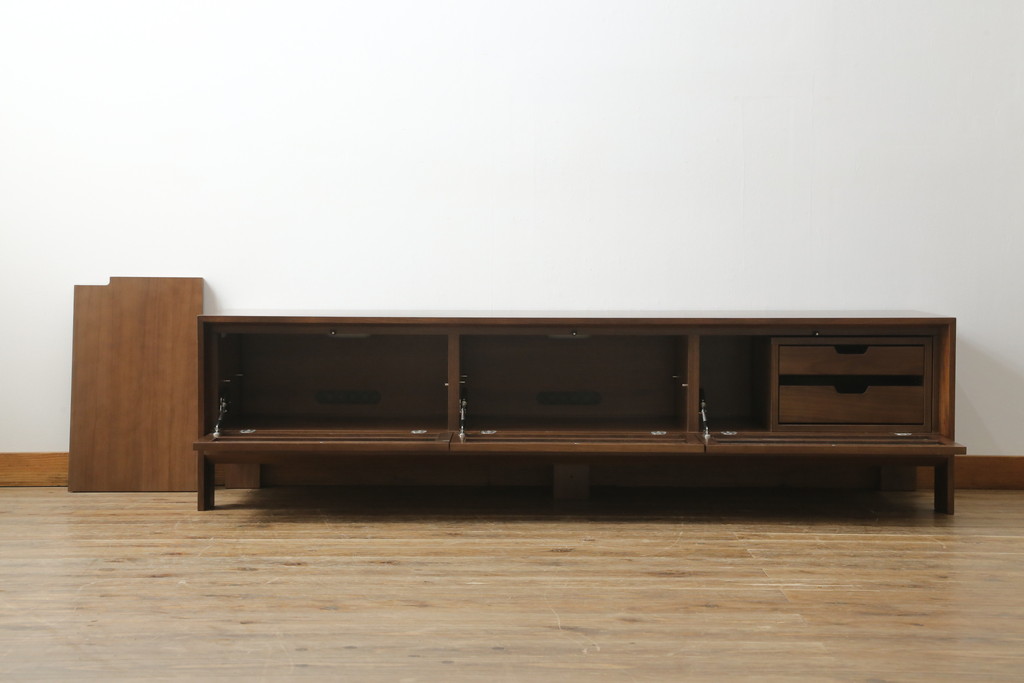 中古　美品　カリモク家具(karimoku)　domani(ドマーニ)　Excel-Life(エクセルライフ)　シンプルなデザインがお部屋に取り入れやすいテレビボード(テレビ台、シアターボード、リビングボード、ローボード、収納棚、戸棚)(定価約50万円)(R-073682)