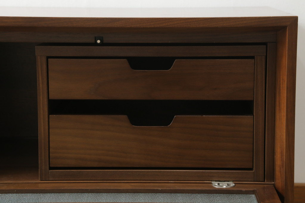中古　美品　カリモク家具(karimoku)　domani(ドマーニ)　Excel-Life(エクセルライフ)　シンプルなデザインがお部屋に取り入れやすいテレビボード(テレビ台、シアターボード、リビングボード、ローボード、収納棚、戸棚)(定価約50万円)(R-073682)