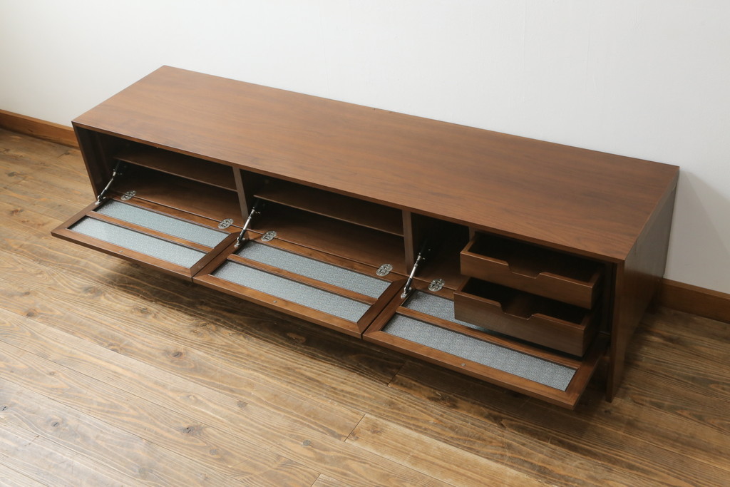 中古　美品　カリモク家具(karimoku)　domani(ドマーニ)　Excel-Life(エクセルライフ)　シンプルなデザインがお部屋に取り入れやすいテレビボード(テレビ台、シアターボード、リビングボード、ローボード、収納棚、戸棚)(定価約50万円)(R-073682)