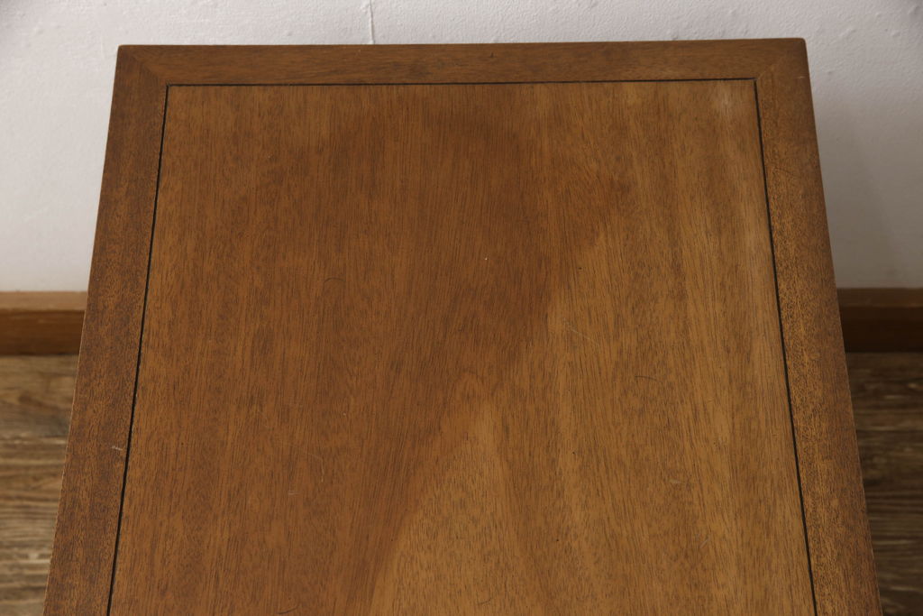 中古　DREXEL HERITAGE(ドレクセルヘリテイジ)　Triune(トライユン)シリーズ　すっきりした佇まいのエンドテーブル(サイドテーブル、ナイトテーブル、飾り台)(定価約21万円)(R-062261)