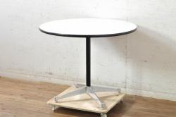 中古　Hermanmiller(ハーマンミラー社)　チャールズ&レイ・イームズ(Charles & Ray Eames)　イームズテーブルコントラクトベース　スタイリッシュなデザイン性と実用性を兼ね備えたラウンドテーブル(2人掛けダイニングテーブル、丸テーブル)(定価約10万円)(R-074371)