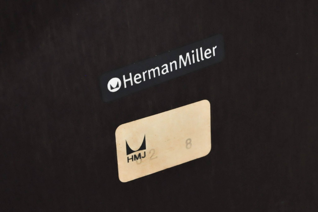中古　Hermanmiller(ハーマンミラー社)　チャールズ&レイ・イームズ(Charles & Ray Eames)　イームズテーブルコントラクトベース　スタイリッシュなデザイン性と実用性を兼ね備えたラウンドテーブル(2人掛けダイニングテーブル、丸テーブル)(定価約10万円)(R-074371)