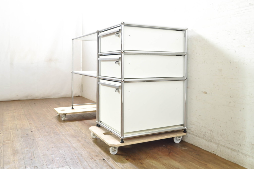 中古　美品　USMハラー(USM Haller)　美しくシンプルなデザインが目を引く鉄製ラックとサイドチェストのセット(サイドボード、サイドキャビネット、デスクワゴン、引き出し、オープンラック、飾り棚)(R-074373)