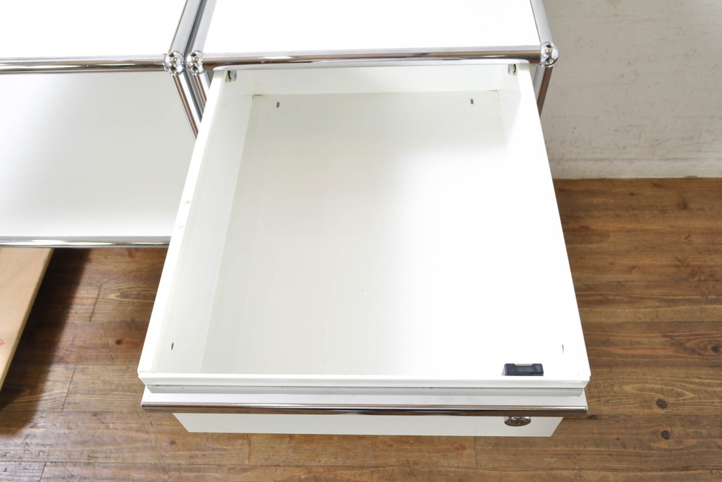中古　美品　USMハラー(USM Haller)　美しくシンプルなデザインが目を引く鉄製ラックとサイドチェストのセット(サイドボード、サイドキャビネット、デスクワゴン、引き出し、オープンラック、飾り棚)(R-074373)