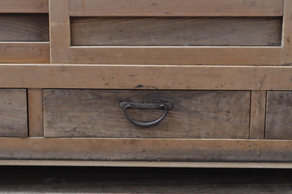 和製アンティーク　ヒノキ(檜)材　和の雰囲気を盛り上げる五尺重ね水屋箪笥(食器棚、戸棚、収納棚、キャビネット)(R-068174)