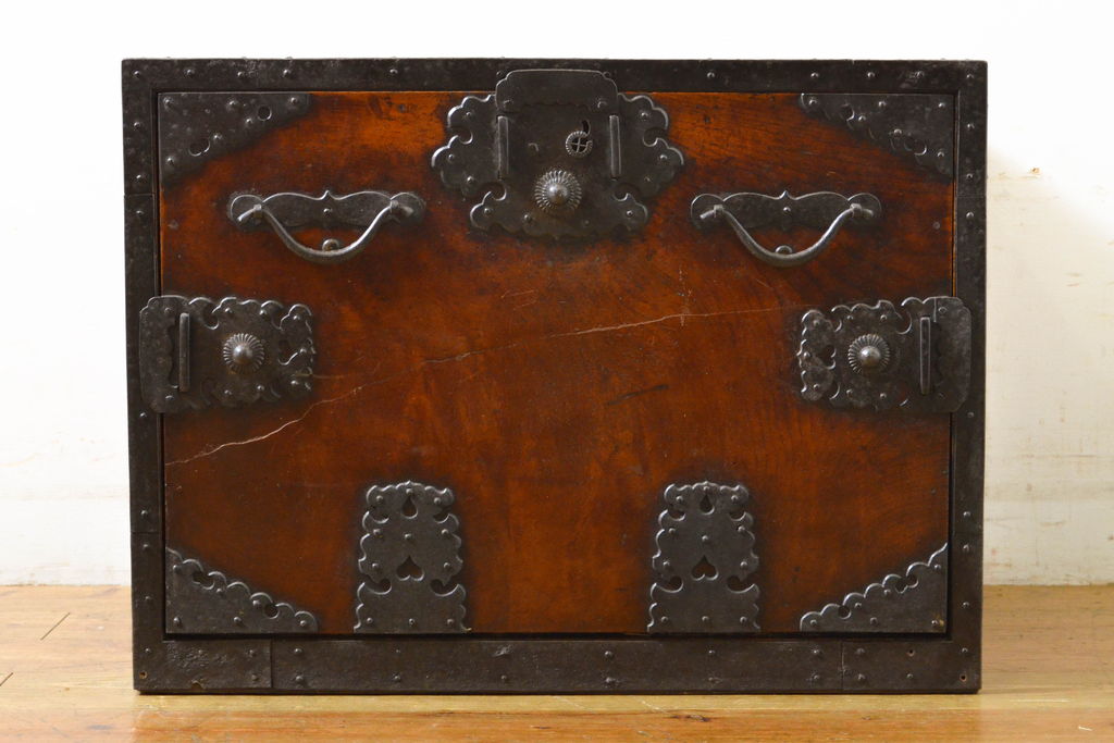 和製アンティーク 重厚な金具が目を引く佐渡船箪笥(舟箪笥、帳箱、銭箱 