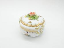 ドイツ　マイセン　Meissen　ベーシックフラワー　五つ花　繊細なデザインが上品な雰囲気を醸し出すティーカップ&ソーサー2客セット(洋食器、C&S)(R-070201)