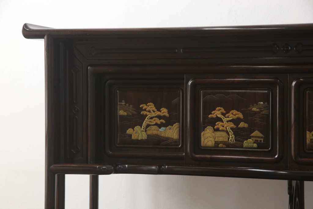 中古　美品　民芸家具　唐木・縞黒檀材　蒔絵と螺鈿の細工が高級感を放つ茶棚(違い棚、収納棚、飾り棚)(R-058764)