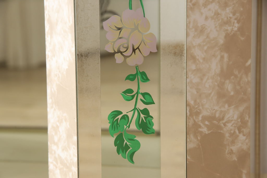 イギリスヴィンテージ　希少品!バラの絵柄が女性らしい可憐さを演出するガラスケース(陳列棚、ショーケース、キャビネット、ビンテージ)(R-051048)
