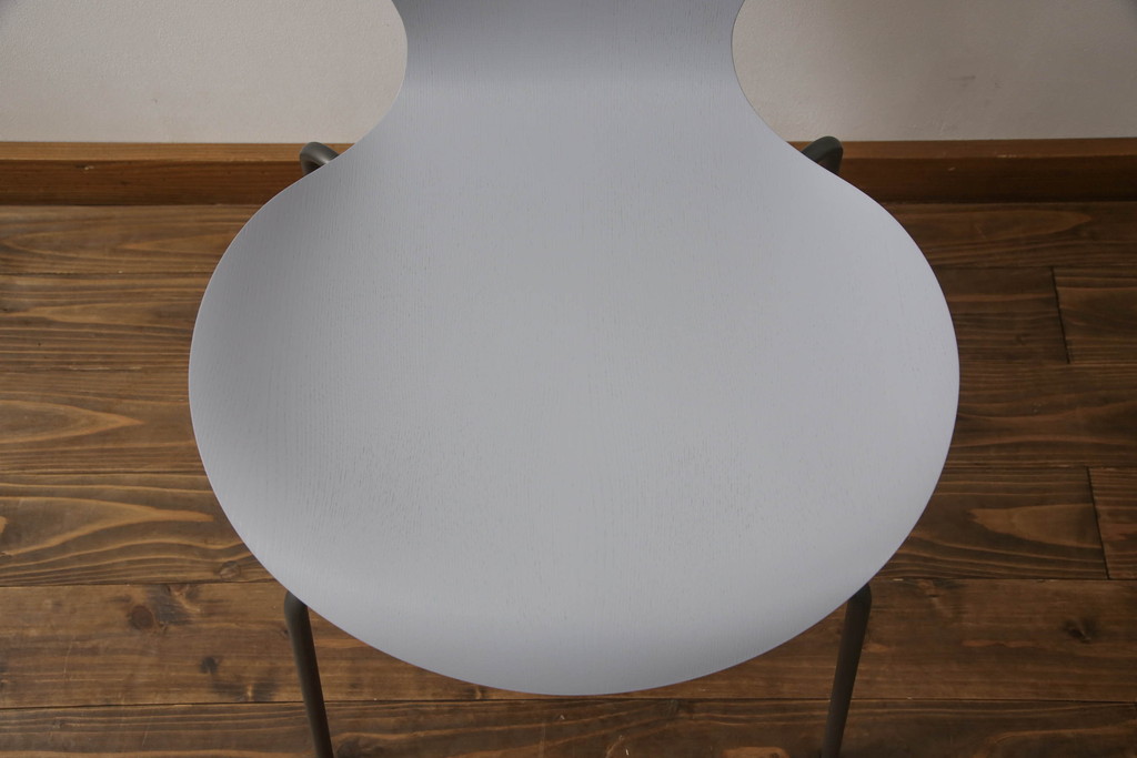 中古　新品同様!!　FRITZ HANSEN(フリッツハンセン)　SERIES 7(セブンチェア)　fh-3107ca-155　カラードアッシュ　ナイングレー (NINE GREY)　北欧モダンなお部屋にぴったり!シャープな脚がお洒落なダイニングチェア(板座チェア、椅子、イス)(定価約7万円)(R-066552)
