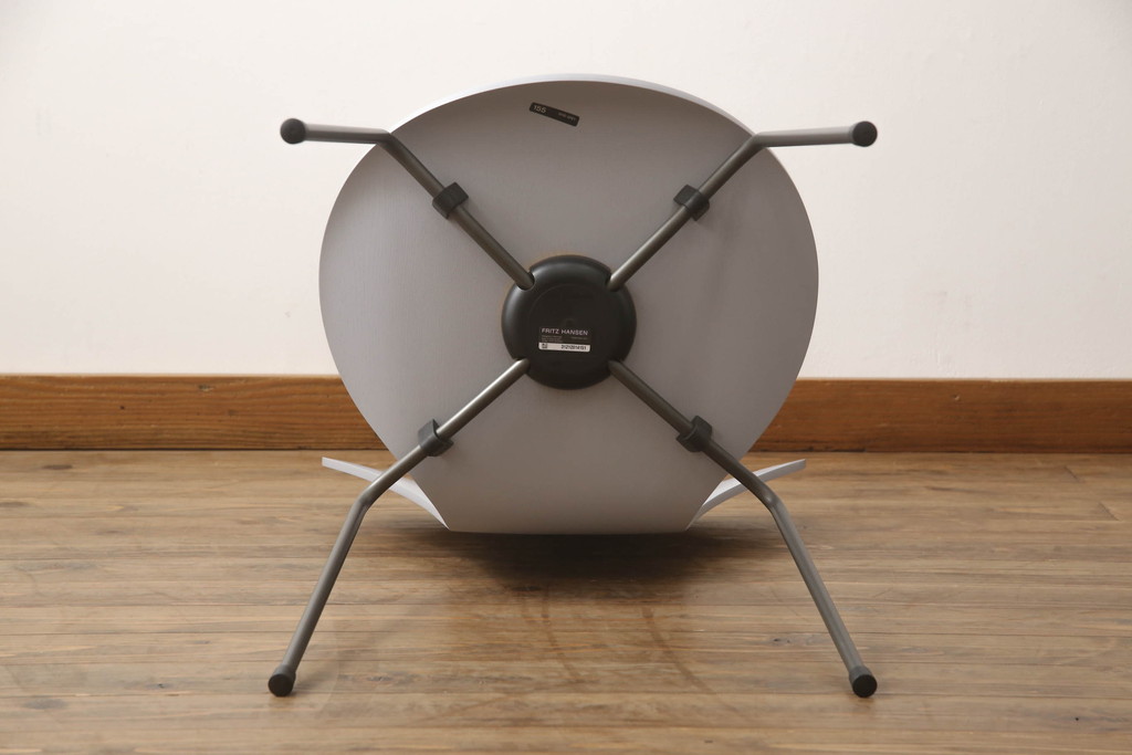 中古　新品同様!!　FRITZ HANSEN(フリッツハンセン)　SERIES 7(セブンチェア)　fh-3107ca-155　カラードアッシュ　ナイングレー (NINE GREY)　北欧モダンなお部屋にぴったり!シャープな脚がお洒落なダイニングチェア(板座チェア、椅子、イス)(定価約7万円)(R-066552)