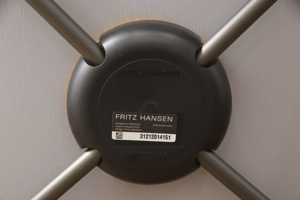 中古　新品同様!!　FRITZ HANSEN(フリッツハンセン)　SERIES 7(セブンチェア)　fh-3107ca-155　カラードアッシュ　ナイングレー (NINE GREY)　北欧モダンなお部屋にぴったり!シャープな脚がお洒落なダイニングチェア(板座チェア、椅子、イス)(定価約7万円)(R-066552)