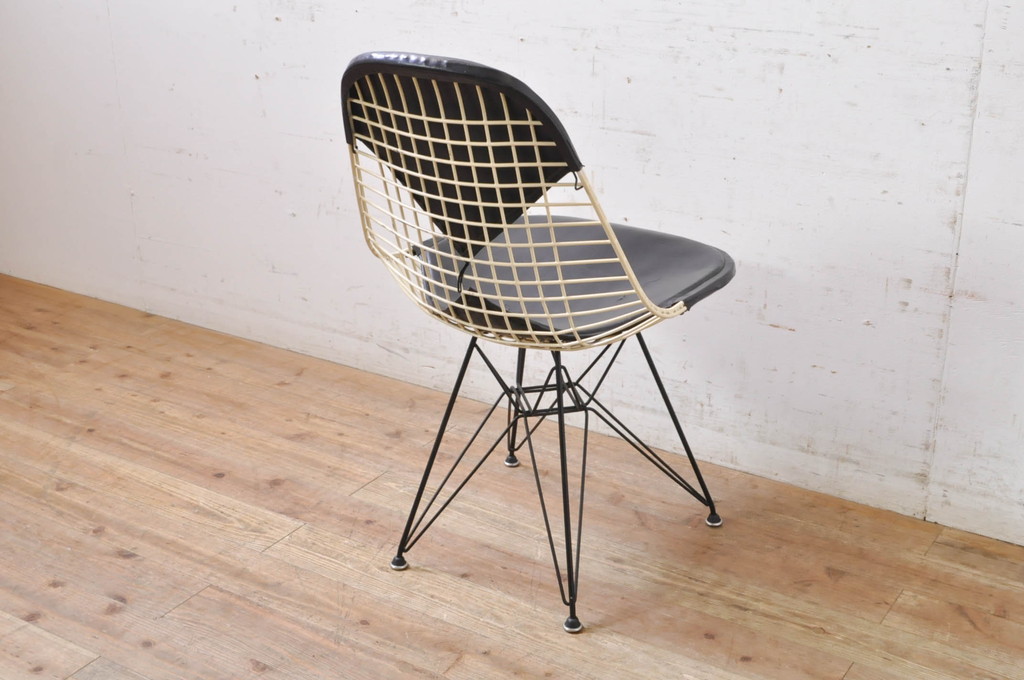 アメリカビンテージ　Hermanmiller(ハーマンミラー社)　チャールズ&レイ・イームズ(Charles & Ray Eames)　DKR　エッフェルベース　ビキニパッド付ワイヤーチェア(サイドチェア、ダイニングチェア、椅子、イス、ヴィンテージ)(R-068273)