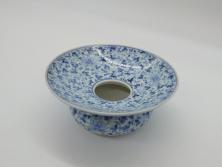 【骨董買取】古伊万里　染付　花唐草文　盃台(懐石道具、唾壺)を買取りました。