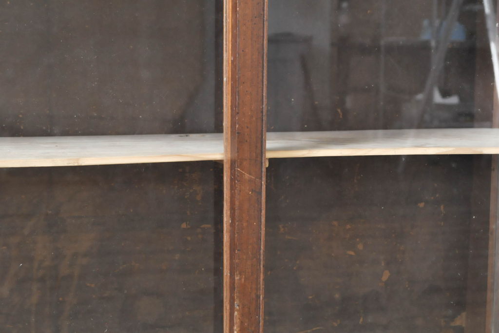 和製アンティーク　大正ロマン　脚(台輪)付きリメイク　レトロな雰囲気を醸し出す天飾り付きガラスケース(ショーケース、陳列棚、飾り棚、店舗什器)(R-062307)