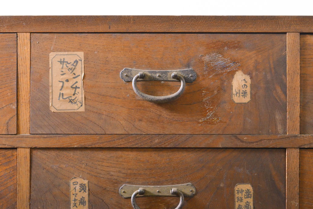 和製アンティーク　前面欅(ケヤキ)材　引き出し9杯　小物収納に活躍する薬箪笥(ローチェスト、道具箪笥、薬タンス、引き出し、収納箪笥)(R-062406)