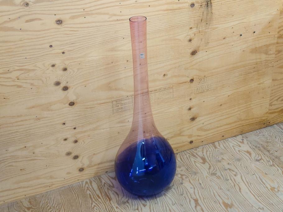 昭和レトロ　特大　グラデーションが美しいフラワーベース(花瓶、花入れ、花器、オブジェ、ホームインテリア、ディスプレイ、ブルー、ピンク、アートガラス)(R-076988)