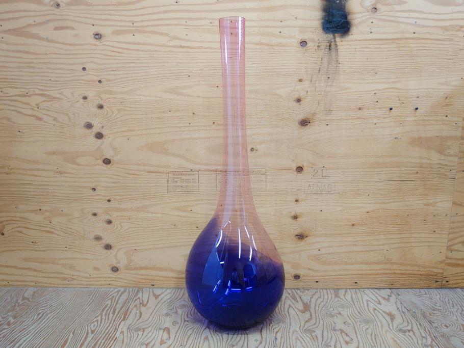 昭和レトロ　特大　グラデーションが美しいフラワーベース(花瓶、花入れ、花器、オブジェ、ホームインテリア、ディスプレイ、ブルー、ピンク、アートガラス)(R-076988)