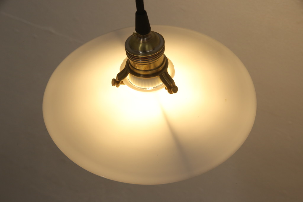 アンティーク照明　和製アンティーク　シンプルでありながらレトロな雰囲気を醸し出す平笠照明2個セット(天井照明、吊り下げ照明、ペンダントライト)(R-058584)