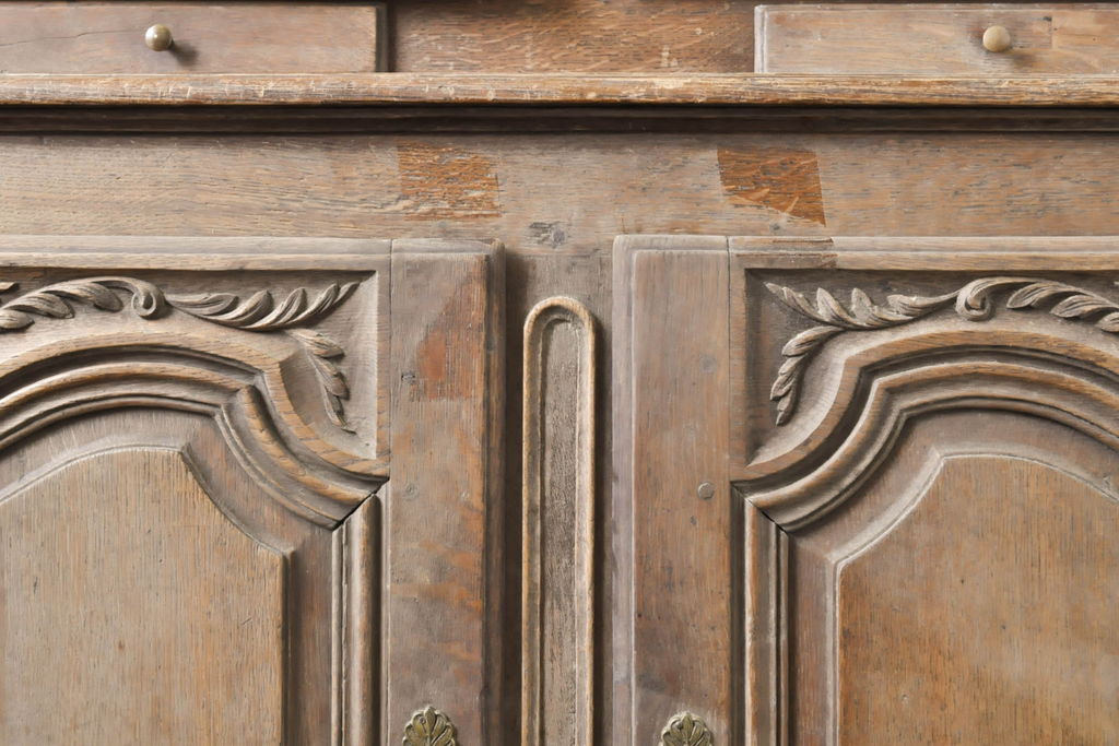 フランスアンティーク　特大　オーク材　繊細なレリーフが目を惹くキャビネット(収納棚、戸棚、食器棚、カップボード)(R-062323)