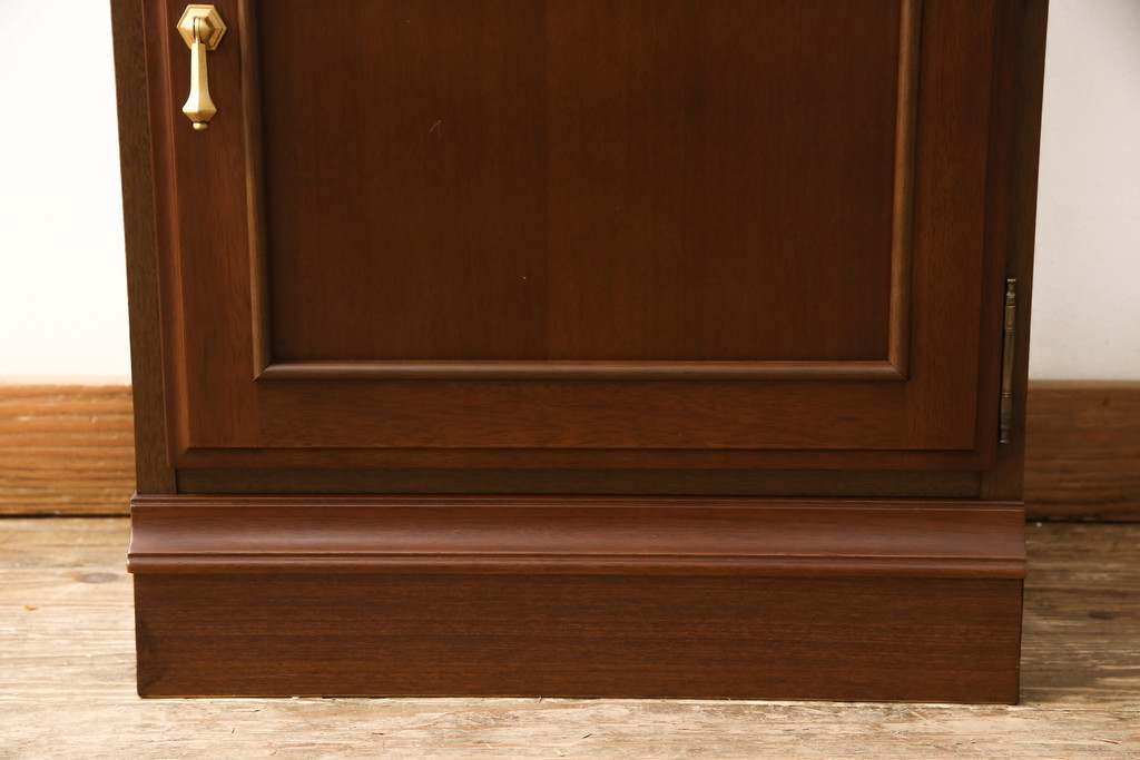 中古　美品　maruni(マルニ木工)　品のある佇まいが魅力的なサイドキャビネット(サイドテーブル、収納棚、電話台)(R-054340)