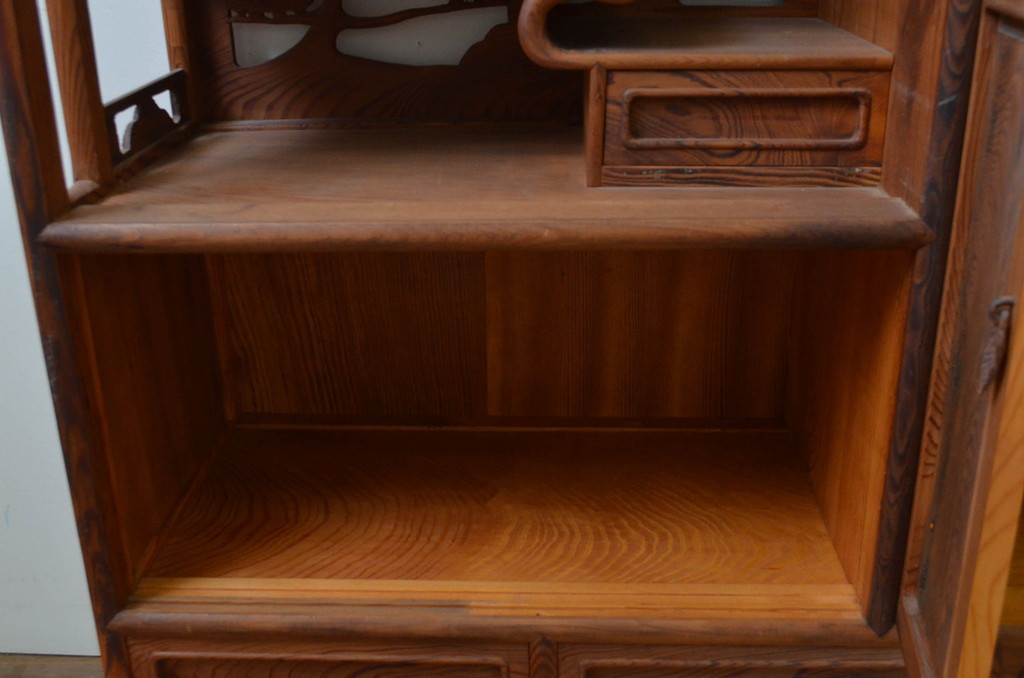 和製ビンテージ　肥松(老松、アブラマツ)　温かみのある色合いと美しい木目が魅力の茶棚(違い棚、飾り棚、収納棚、戸棚、ヴィンテージ)(R-068241)