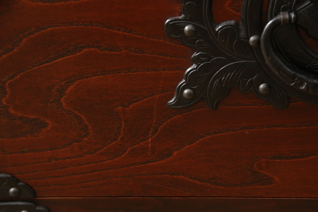 中古　美品　岩谷堂箪笥　桜木家具店作　存在感のあるな金具と重厚な佇まいが魅力のサイドボード(サイドチェスト、引き出し、整理タンス、収納箪笥)(R-060543)