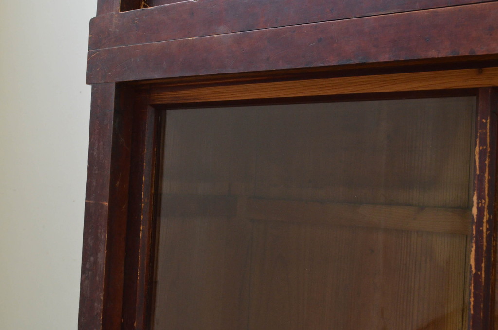 和製アンティーク　人気の薄型!　レトロな佇まいが魅力的な収納棚サイドボード(キャビネット、戸棚、食器棚、飾り棚、店舗什器、引き出し)(R-069105)