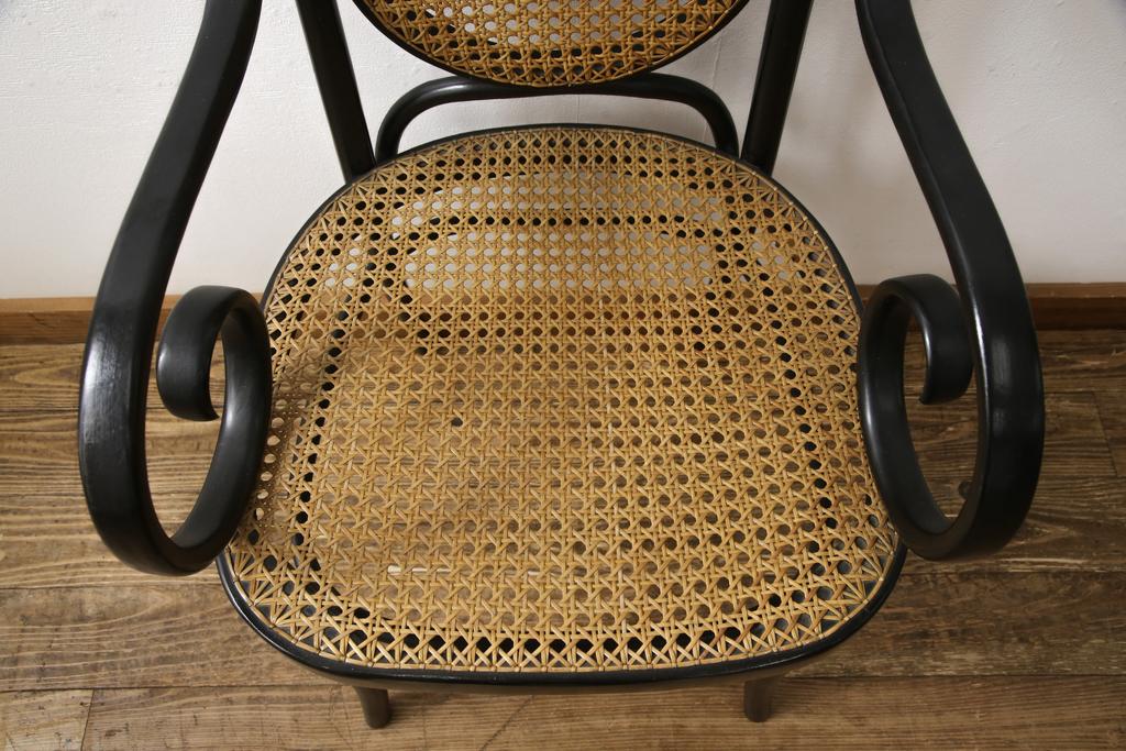 中古　美品　トーネット(Thonet)　No.17　特徴的な曲線デザインが目を引くベントウッドアームチェア(定価約16万円)(ベントウッドチェア、ハイバックチェア、椅子、イス)(R-058450)