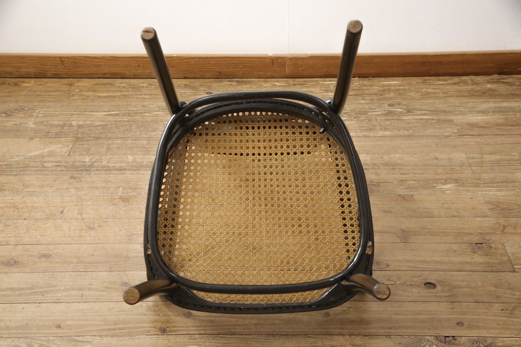 中古 美品 トーネット(Thonet) No.17 特徴的な曲線デザインが目
