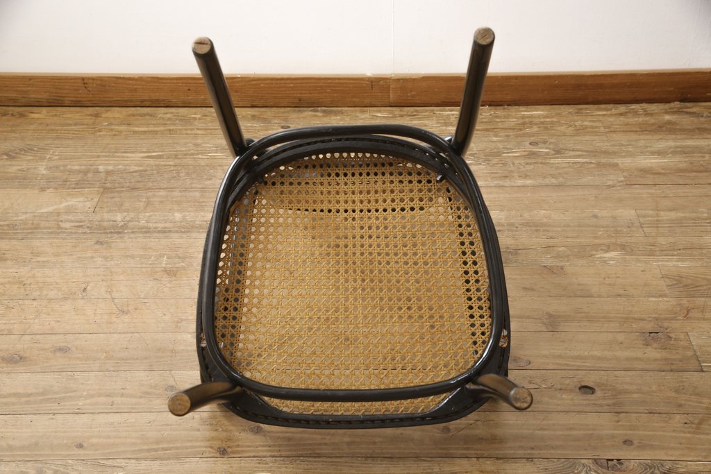 中古　美品　トーネット(Thonet)　No.17　特徴的な曲線デザインが目を引くベントウッドアームチェア(定価約16万円)(ベントウッドチェア、ハイバックチェア、椅子、イス)(R-058450)