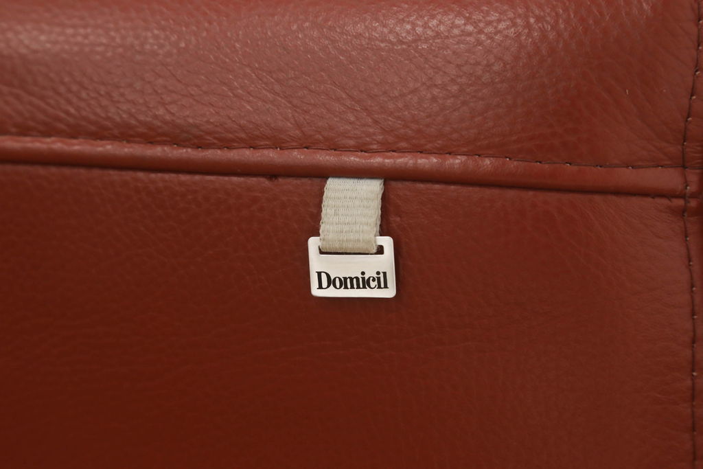 中古　Domicil(ドミシール)　DM-5132　本革　直線的なデザインがスタイリッシュなレザー2人掛けソファ(二人掛け、2.5人掛け、3人掛け、2P)(定価約54万円)(R-061421)