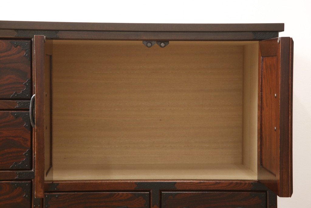 中古　民芸家具　ヒノキ材天板を取り付けてリメイク!シックな和風サイドボード(和箪笥、テレビ台、テレビボード)(R-056827)