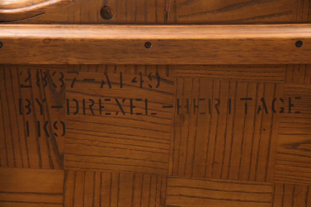 中古　DREXEL HERITAGE(ドレクセルヘリテイジ)　Cameo Classics(キャメオクラシックス)　優雅なひとときを演出するカクテルテーブル(定価約60万円)(センターテーブル、ローテーブル)(R-054229)