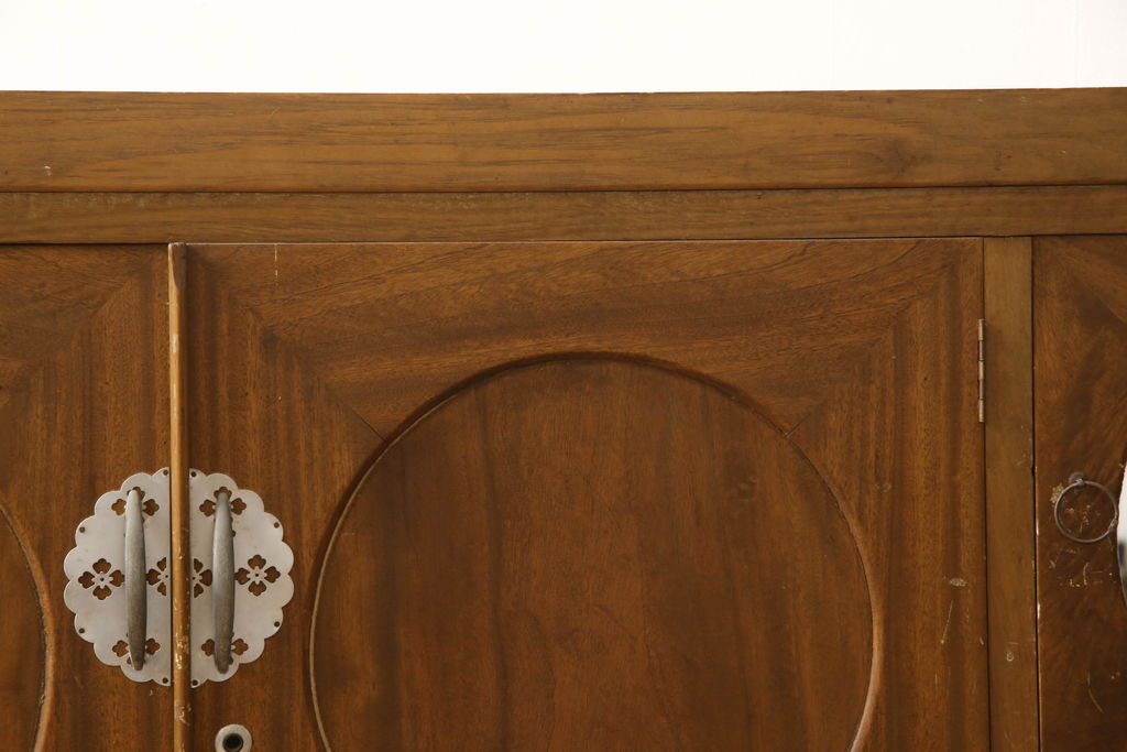 和製アンティーク　丸窓　金具のデザインが可愛らしいテレビ台(テレビボード、サイドボード、ローボード)(R-062921)