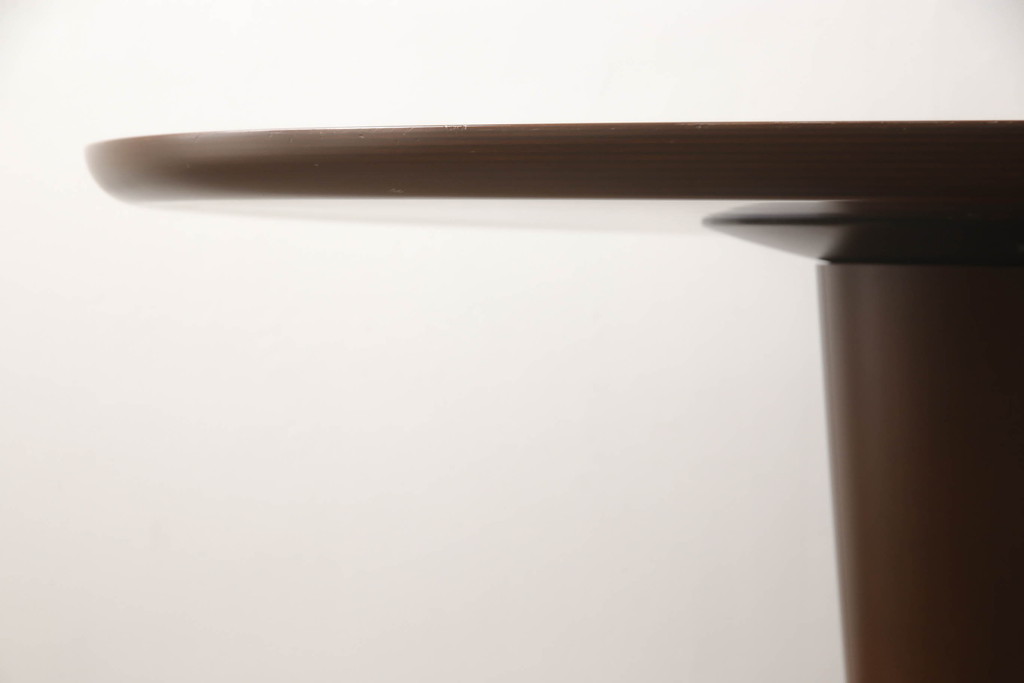 中古　美品　arflex(アルフレックス)　ステーションチェントロ(STATION CENTRO)　洗練されたモダンデザインが魅力的なダイニングテーブル(定価約45万円)(ラウンドテーブル、丸テーブル、食卓)(R-066099)