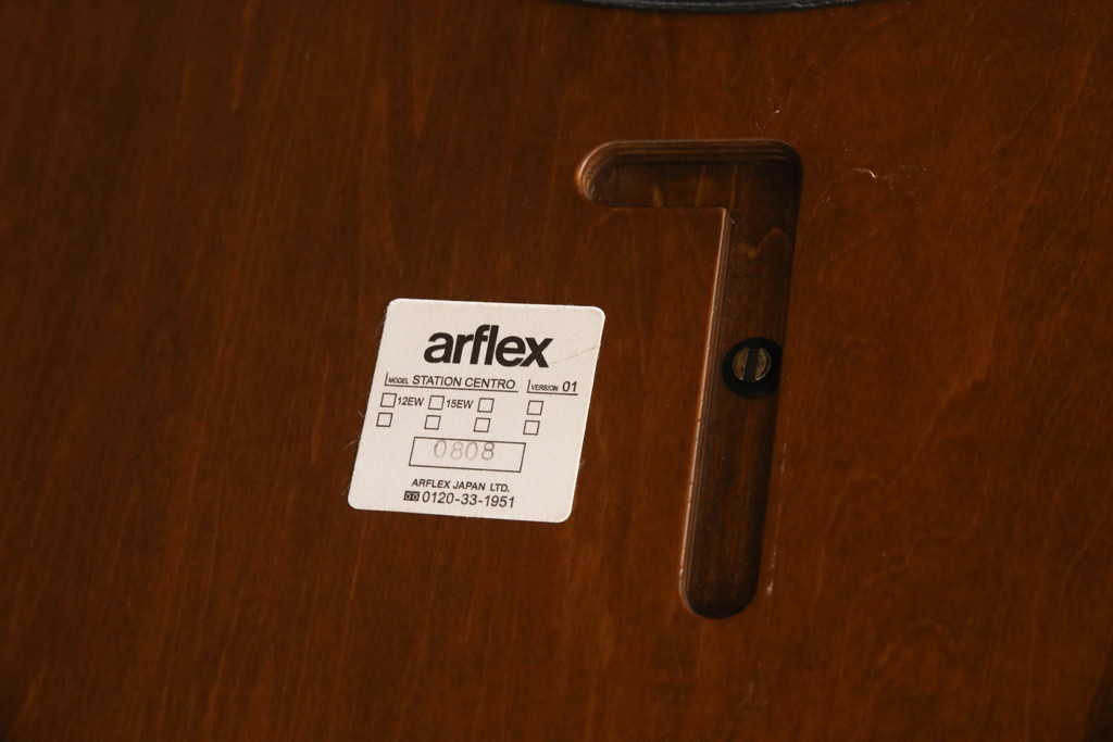 中古　美品　arflex(アルフレックス)　ステーションチェントロ(STATION CENTRO)　洗練されたモダンデザインが魅力的なダイニングテーブル(定価約45万円)(ラウンドテーブル、丸テーブル、食卓)(R-066099)