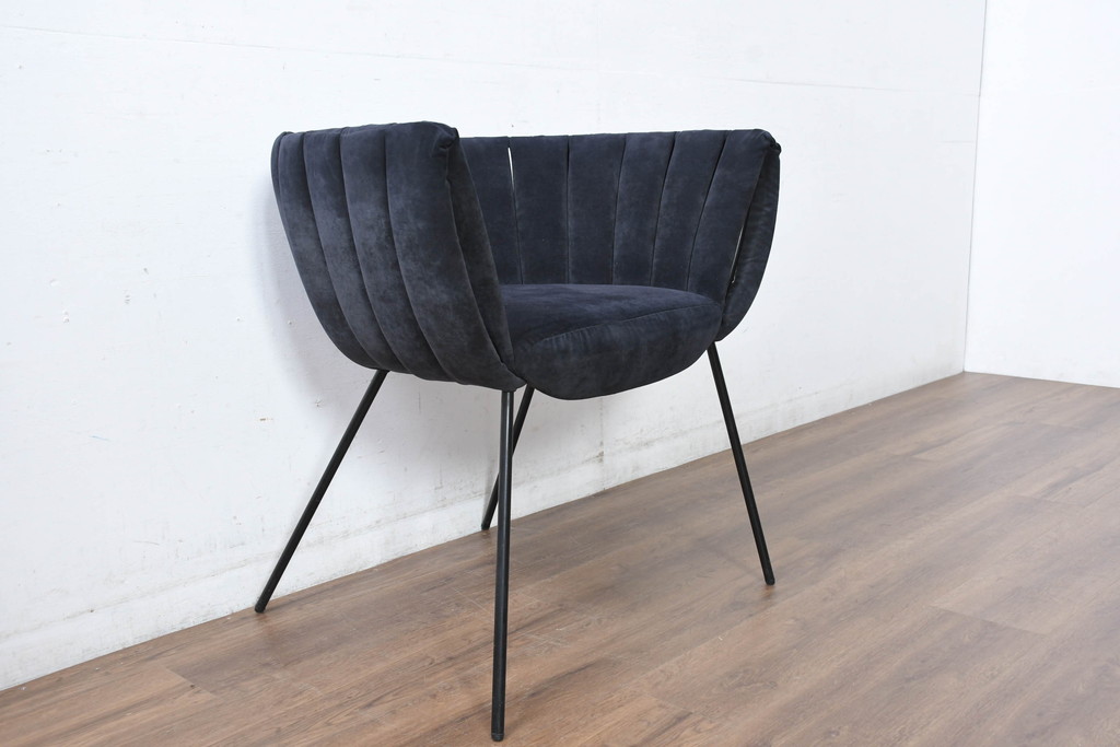 中古　美品　展示品　高級家具ブランド　Abita Style(アビタスタイル)　丸みのある背もたれと縦ステッチが特徴のモダンなラウンジチェア2脚セット(アームチェア、椅子、イス、ばら売り可能)(定価2脚で約21万円)(R-083260)