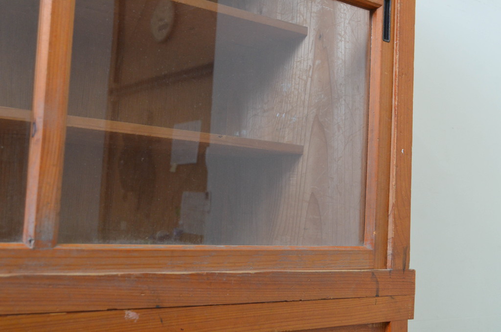 和製アンティーク　レトロな雰囲気の重ねガラス戸棚(収納棚、キャビネット、食器棚、陳列棚、店舗什器)(R-068474)