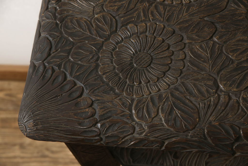和製ビンテージ　日光彫り　隅々まで彫刻された大輪の花に目を奪われる飾り棚(茶棚、違い棚、オープンラック、ヴィンテージ)(R-062152)