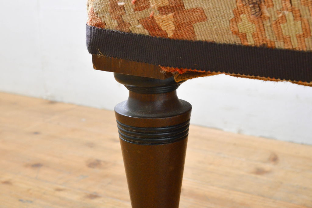 中古　オールドキリム張り　個性的な模様が目を引くアンティーク風ベンチ(長椅子、オットマン、チェア)(R-061265)