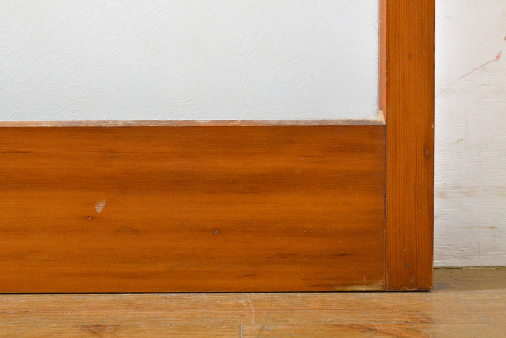 アンティーク建具 どんなお部屋にも合わせやすいシンプルな