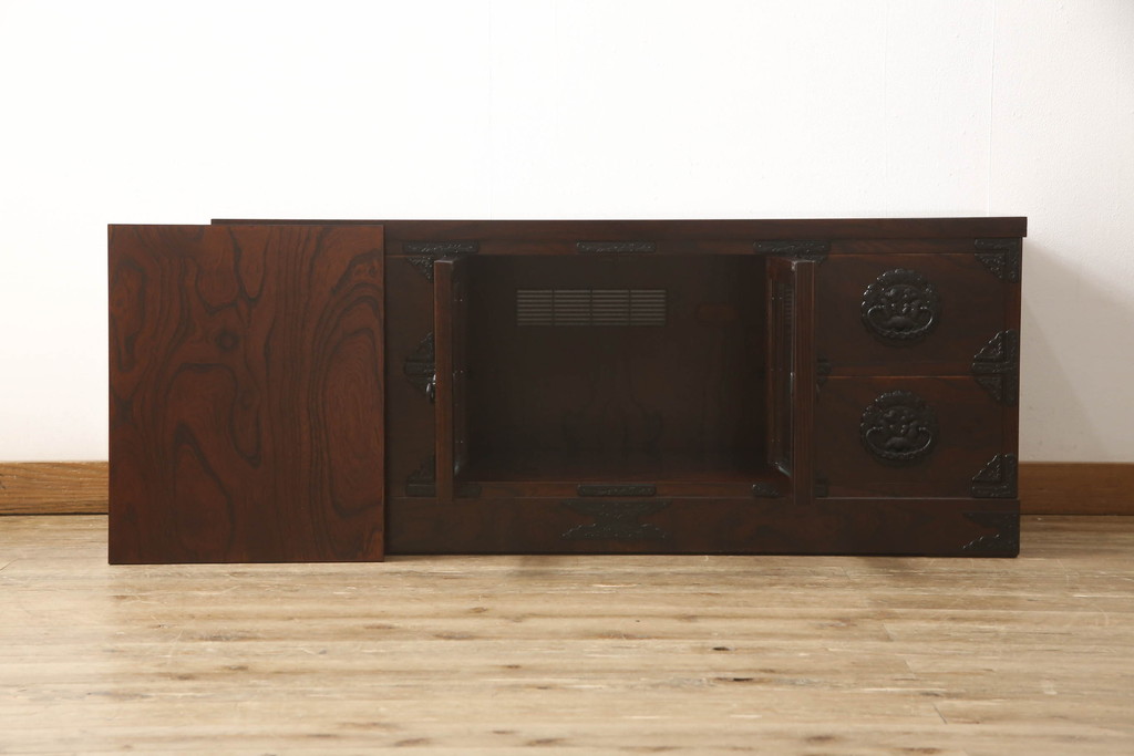 中古　美品　岩谷堂箪笥　どっしりとした重厚感ある佇まいが魅力的なテレビ台(ローボード、収納棚、戸棚、引き出し)(R-058899)