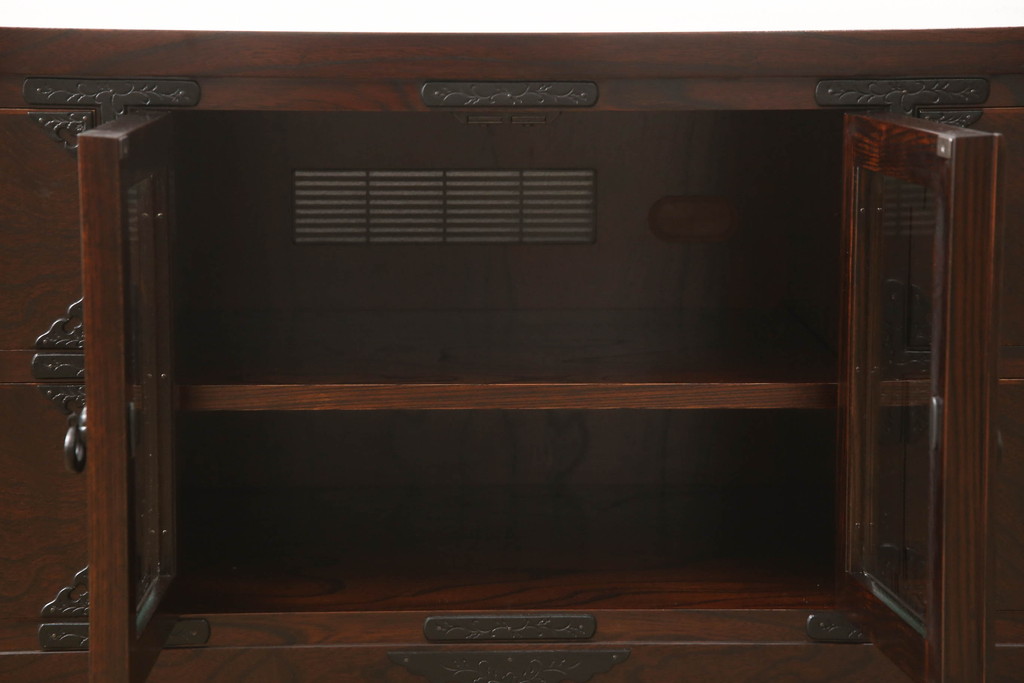 中古　美品　岩谷堂箪笥　どっしりとした重厚感ある佇まいが魅力的なテレビ台(ローボード、収納棚、戸棚、引き出し)(R-058899)