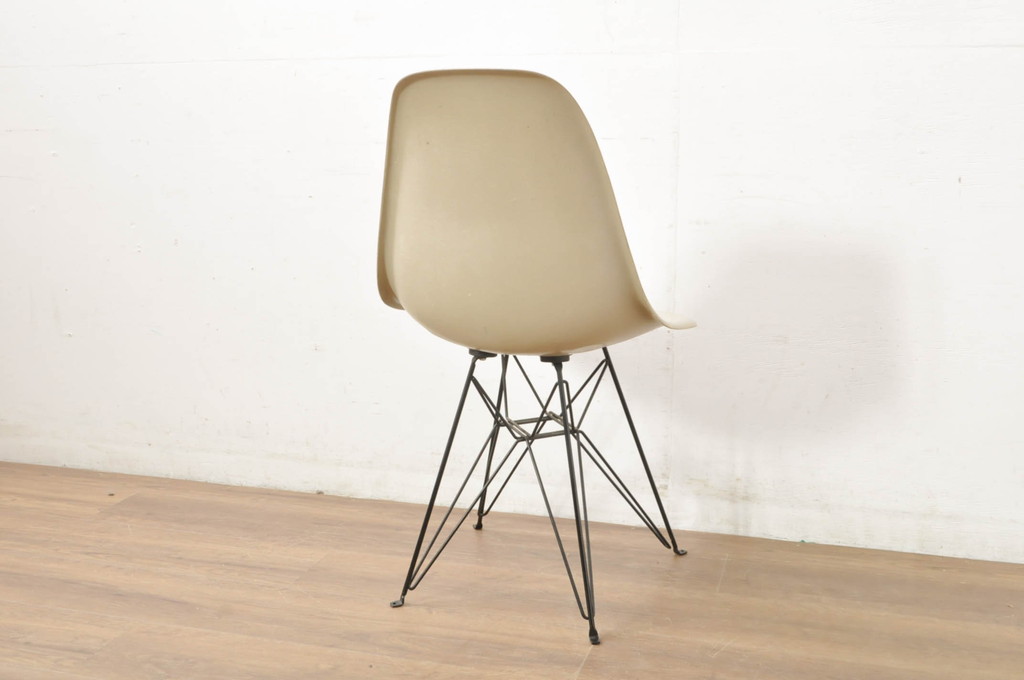 アメリカビンテージ　Hermanmiller(ハーマンミラー社)　Charles & Ray Eames(チャールズ&レイ・イームズ)　シンプルで洗練されたフォルムがおしゃれなファイバーグラスサイドシェルチェア(ダイニングチェア、椅子、イス、ヴィンテージ)(R-080721)