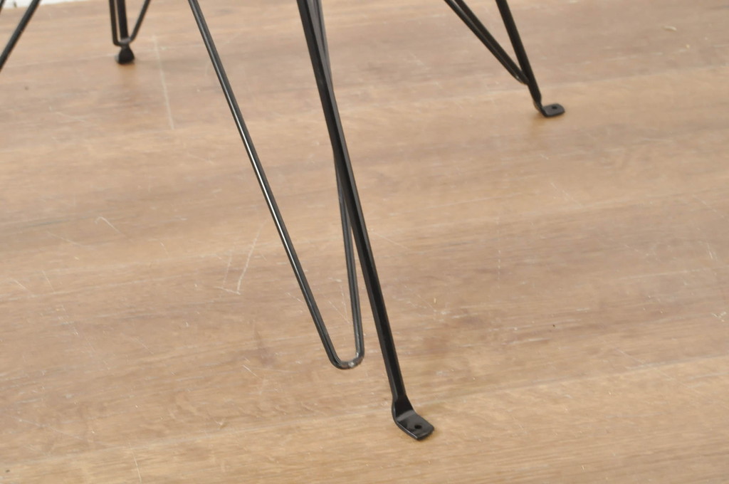 アメリカビンテージ　Hermanmiller(ハーマンミラー社)　Charles & Ray Eames(チャールズ&レイ・イームズ)　シンプルで洗練されたフォルムがおしゃれなファイバーグラスサイドシェルチェア(ダイニングチェア、椅子、イス、ヴィンテージ)(R-080721)